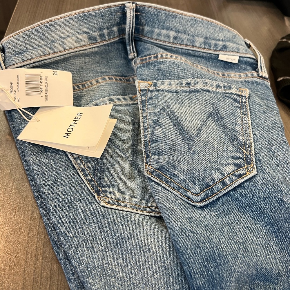 Brand new w/ tags Mother Mid-rise Dazzler jean, size 24